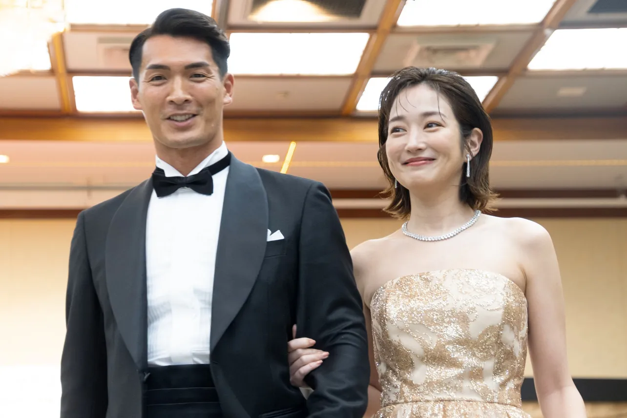 夫婦で受賞し、うれしさが表情にも表れている