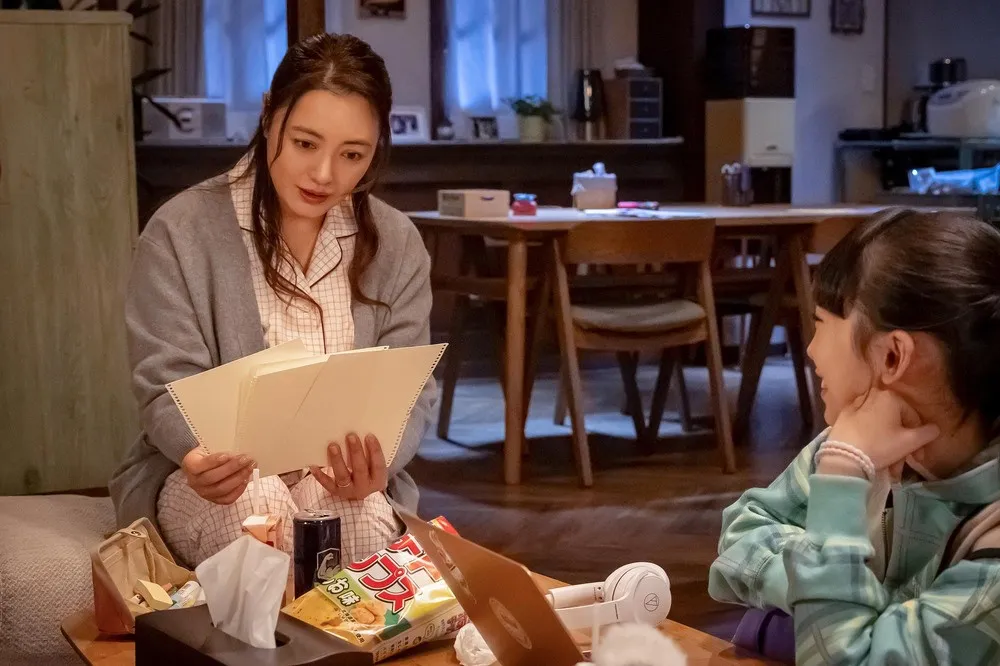 【写真】娘のゆず(近藤華)と話すあん(仲間由紀恵)