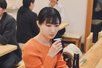 武田梨奈“ワカコ”が温度によって味わいや香りが変わる燗酒の奥深さを実感＜ワカコ酒 Season9＞