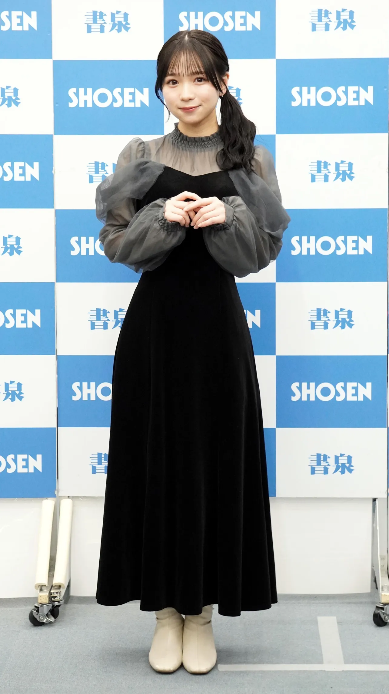 【写真】シースルー生地が大人っぽさを演出する衣装で登場したテラテラ・池本しおり