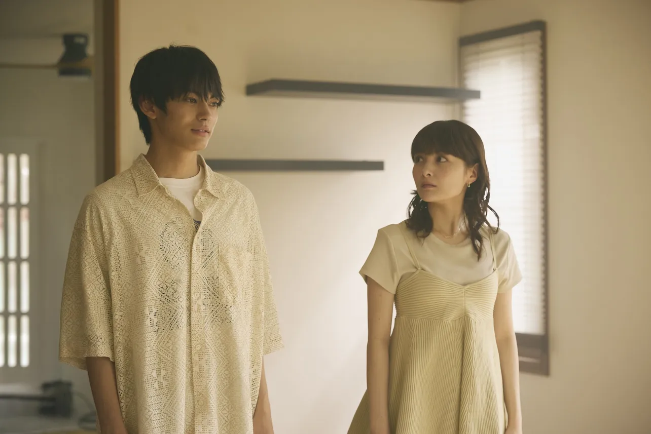 【写真】葵わかな“由宇”の隣に佇む神尾楓珠“真央”