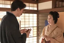 ＜明日のばけばけ＞高石あかり“トキ”とトミー・バストウ“ヘブン”は、また夜に怪談を話す約束をして、仕事に取りかかる