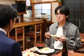 目黒蓮“耕一”を妻夫木聡“栗須”が呼び出した定食店シーンが感動を呼ぶ、先代からの言葉の継承も＜ザ・ロイヤルファミリー＞