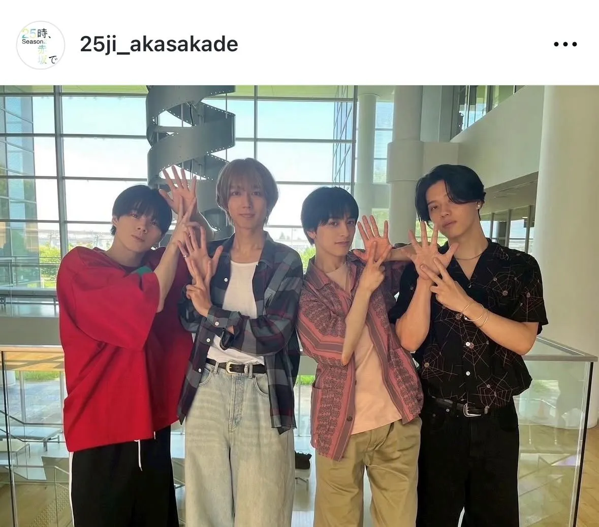 4人がぎゅっと密着…駒木根葵汰＆新原泰佑＆宇佐卓真＆南雲奨馬の仲良し4ショット