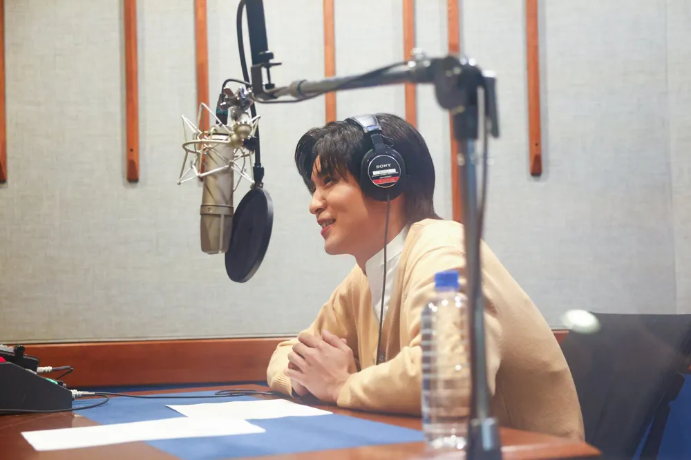 【写真】リラックスした様子で収録に臨む目黒蓮