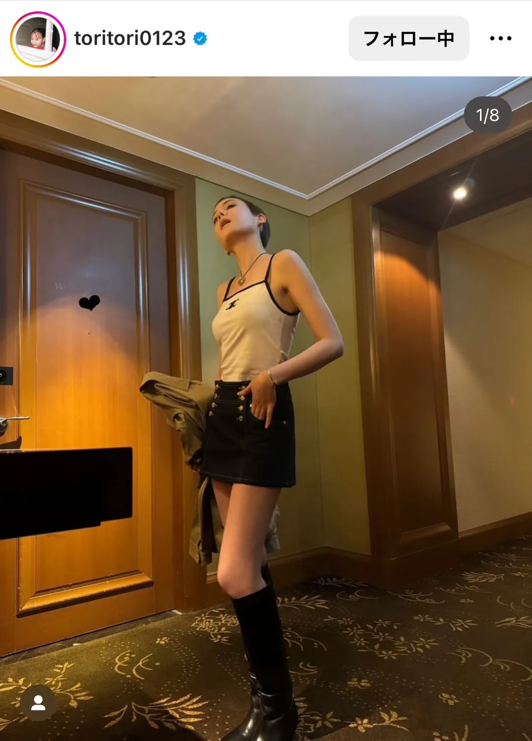 下アングルの太もも…トリンドル玲奈、キャミ×ミニスカのAI超え美スタイル