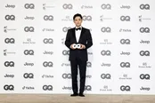 アイナ・ジ・エンド、ヒット曲「革命道中」を授賞後パーティーで披露<GQ MEN OF THE YEAR 2025>