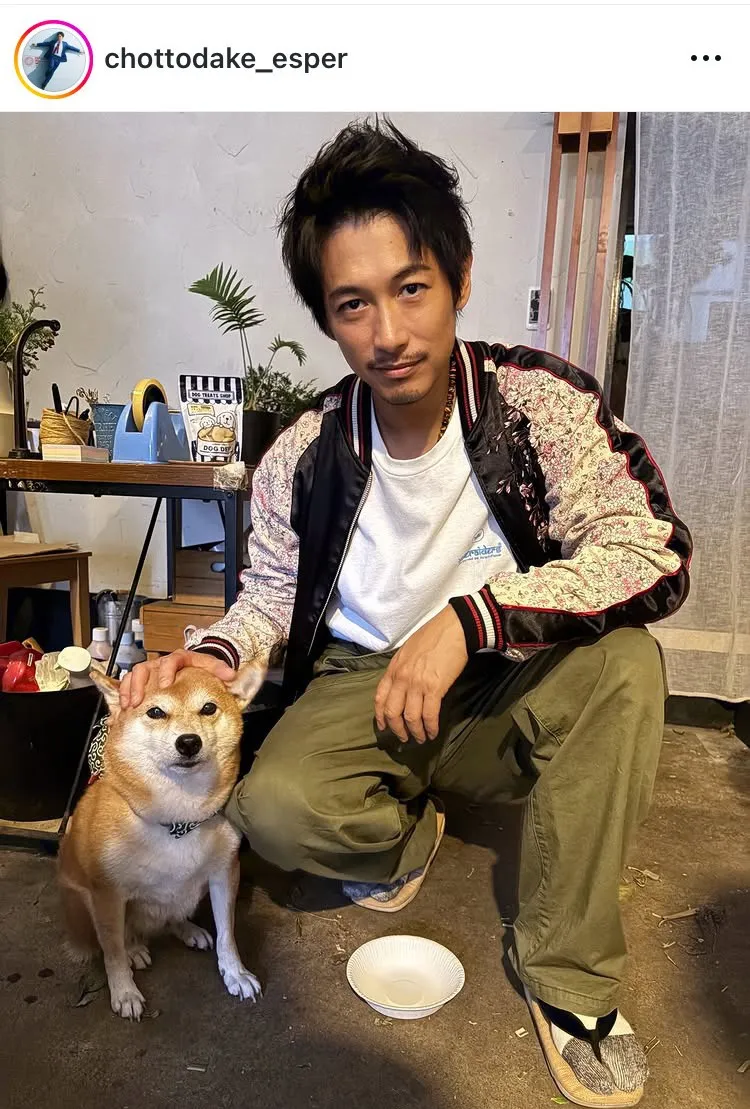 【写真】草履姿のディーン・フジオカ“桜介”、守ってくれた柴犬“佐助”の2ショット