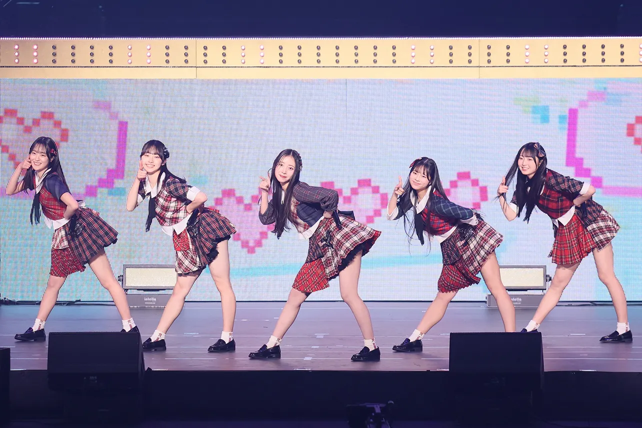 お披露目となった21期研究生が「#好きなんだ」を披露