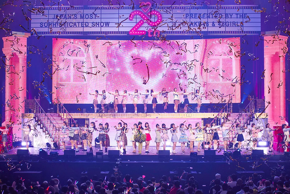 メンバー42人でアンコール最後の曲「Oh my pumpkin!」をパフォーマンス