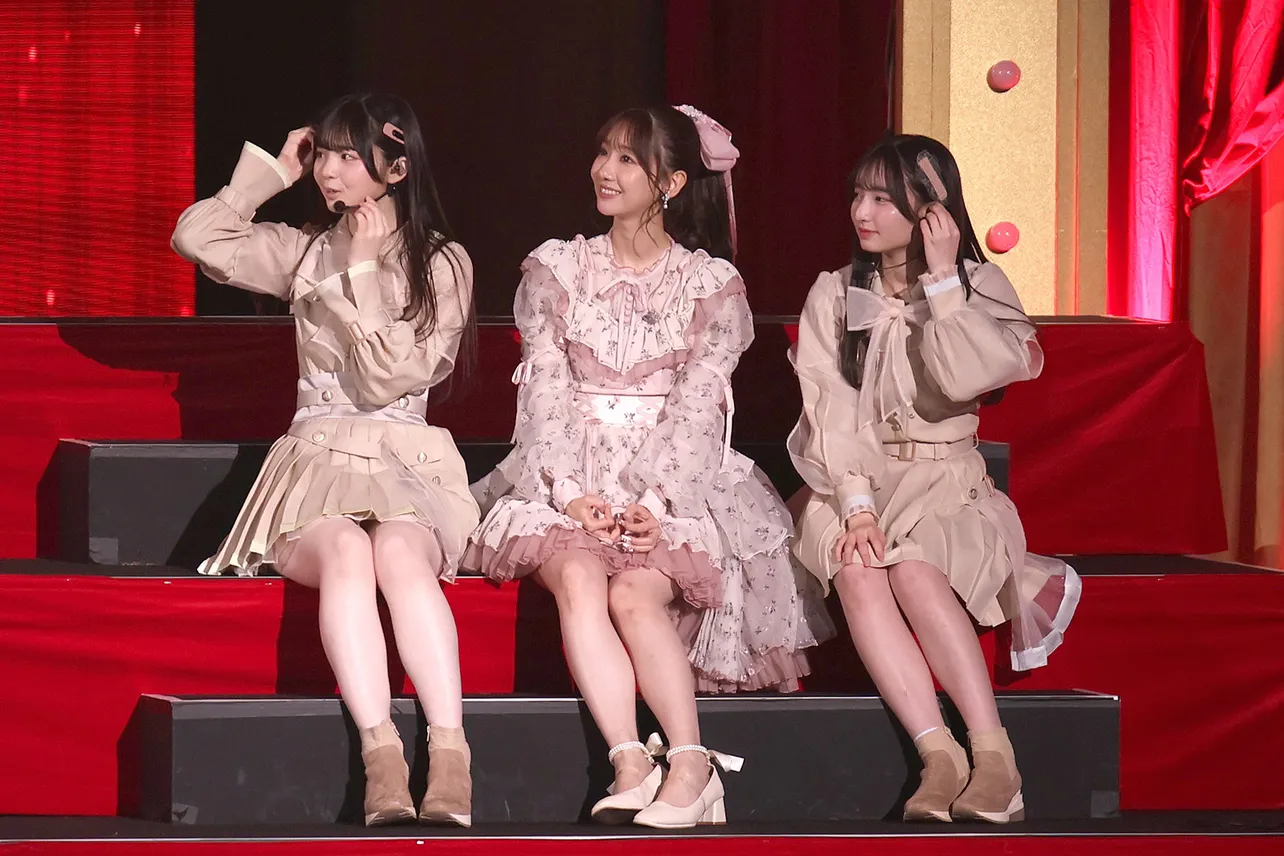 リクエストアワーではおなじみのひな壇に出番は終わったはずの柏木由紀の姿が…