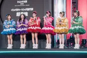 (左より)辻野かなみ、杏ジュリア、坂井仁香、小泉遥香、菅田愛貴、吉川ひより