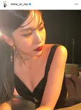 TWICE・ミナ、ミニスカワンピ姿を投稿、美肌＆美脚＆美デコルテあらわ…「綺麗すぎる」「本物のプリンセス」などファン絶賛