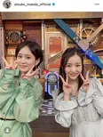 前田敦子、小栗有以と海辺でダンスのポーズ…高橋みなみも参加に「新旧エースコンビ!!」「感無量」の声