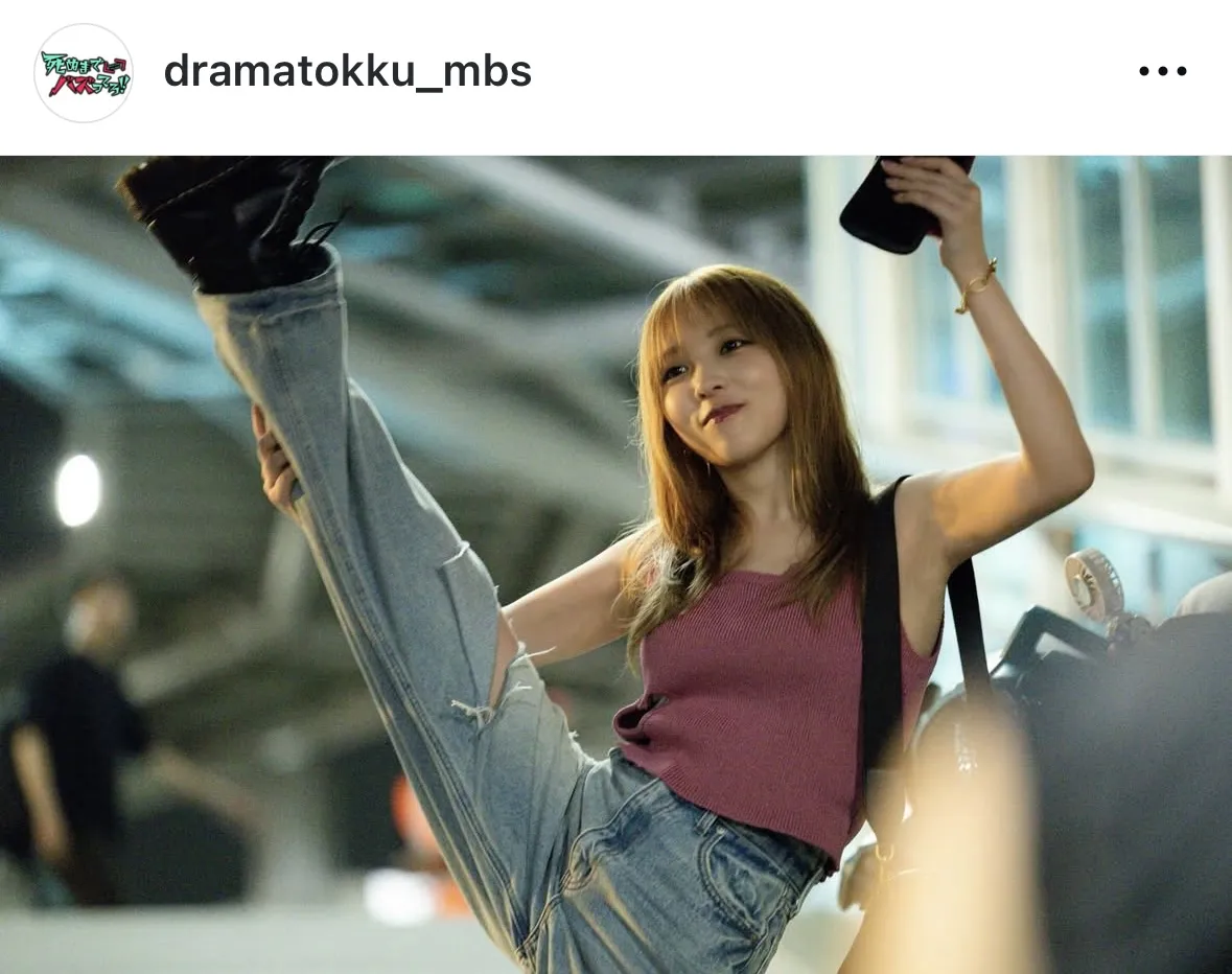 【写真】与田祐希の華麗な“Y字バランス”