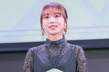 与田祐希が“ひょっこり”登場 曲がり角から顔をのぞかせる姿に「かわいすぎるよ~」の声<死ぬまでバズってろ!!>