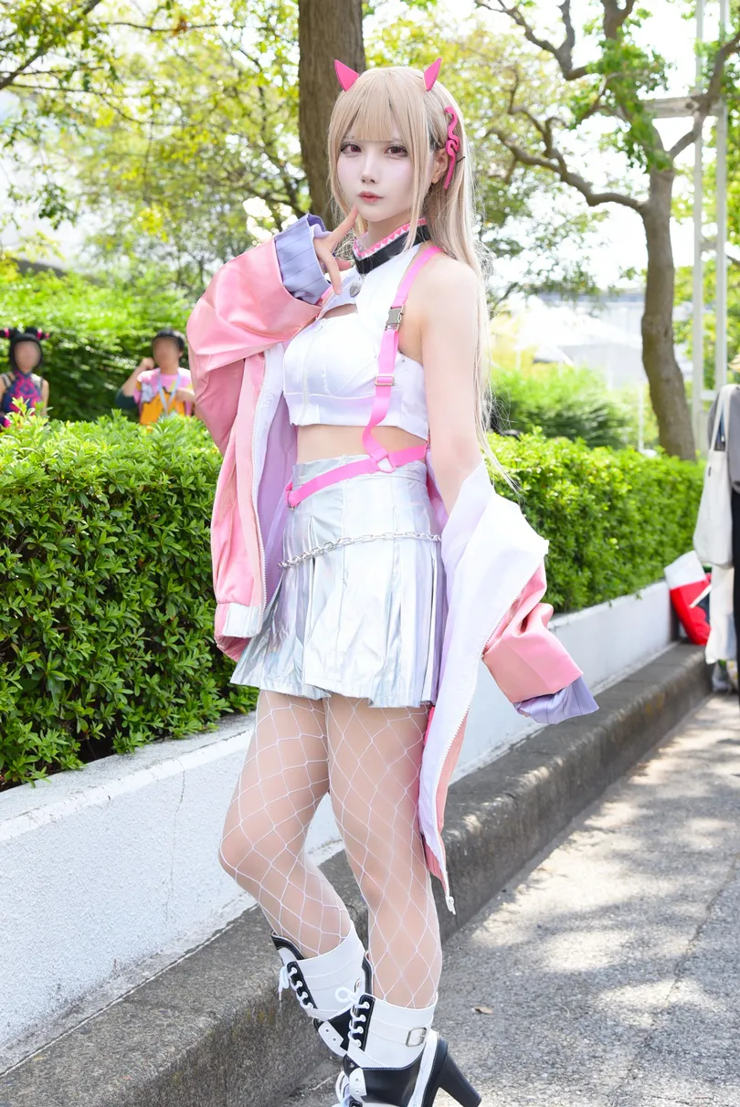 「勝利の女神：NIKKE」バイパー／月雲巫女さん