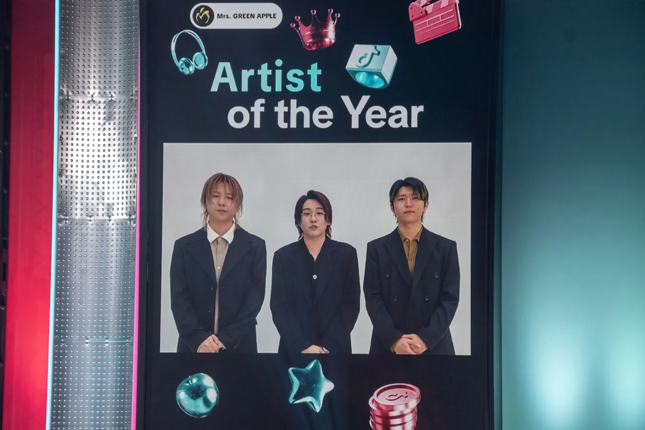 「Artist of the Year」を受賞したMrs. GREEN APPLEはVTR出演でメッセージを届けた