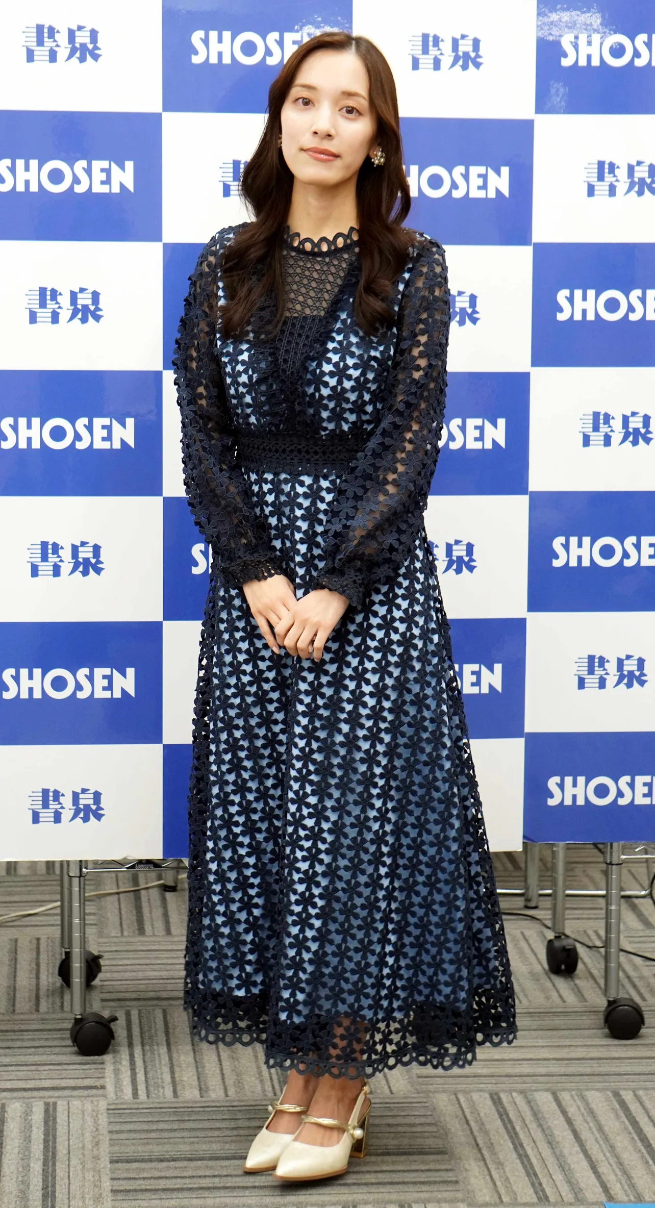 【写真】シースルーの透け感が大人っぽい衣装で登場した都丸紗也華