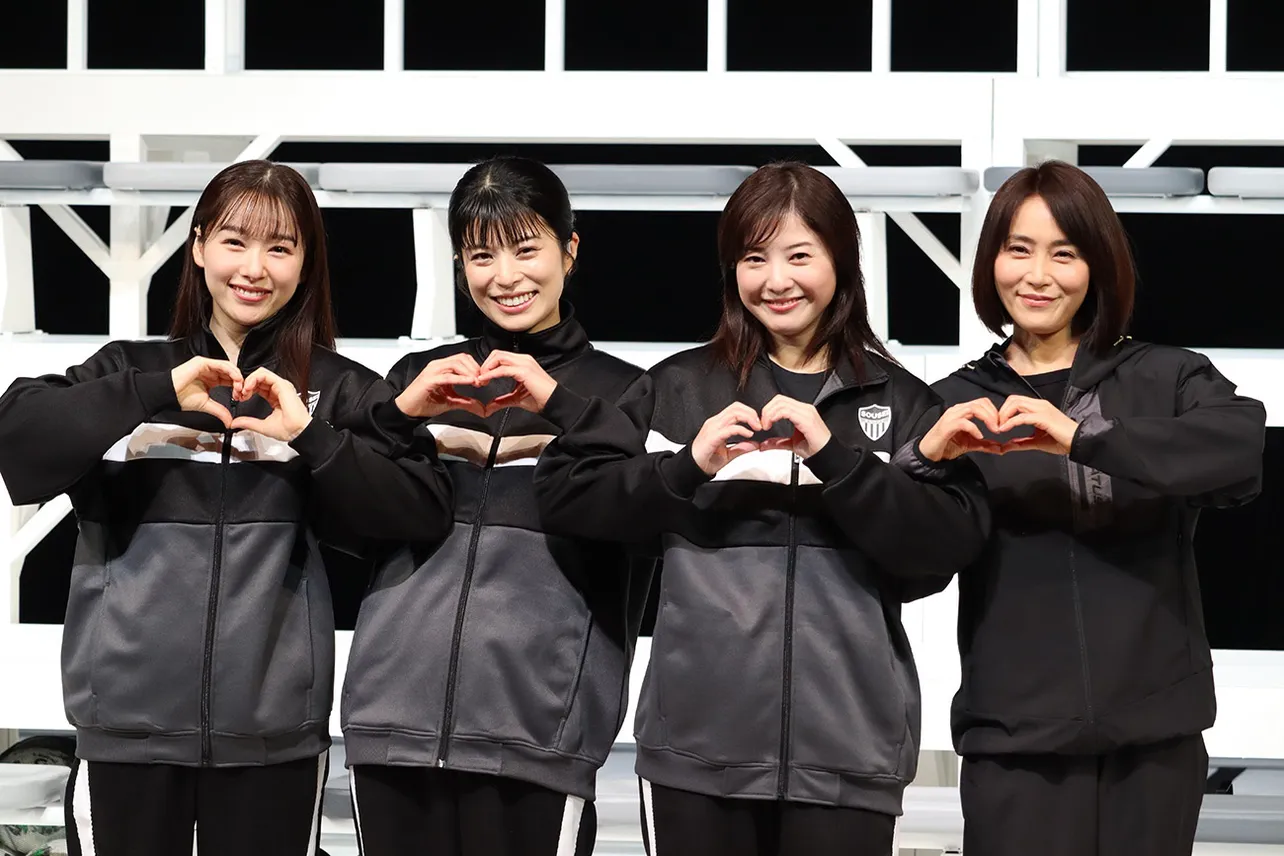 「シャイニングな女たち」開幕前会見に出席した(左から)桜井日奈子、さとうほなみ、吉高由里子、山口紗弥加