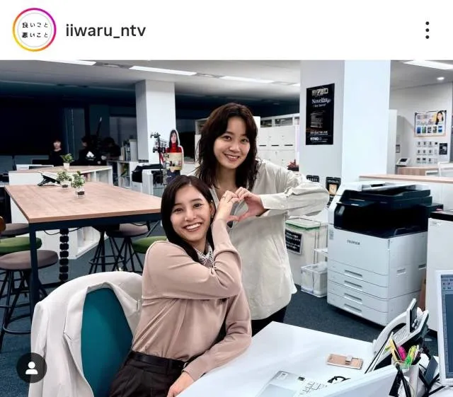 新木優子&深川麻衣、二人で一つのハートをつくる2ショット