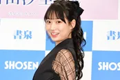 百田汐里がカレンダーの発売記念イベントを開催