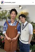 岡田将生クランクアップ、パジャマ姿で正座になり満面笑顔のダブルピースショット公開＜ちょっとだけエスパー＞