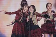 前田敦子&大島優子らOG含め183人集結…AKB48の20周年の歴史を見せつける