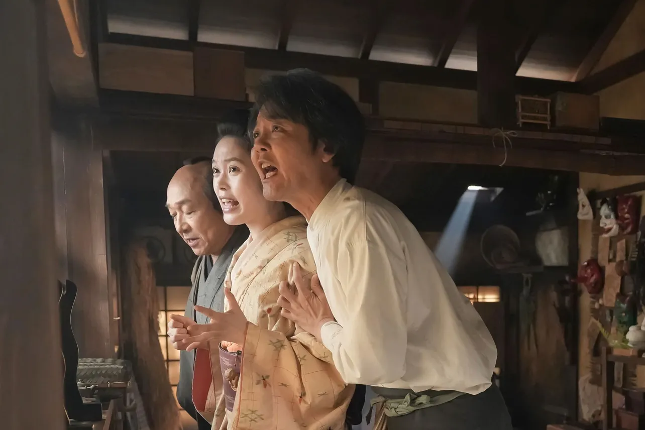 トキ(高石あかり)はリヨ(北香那)の恋を勝手に応援する松野家の暴走に困惑 「ばけばけ」第52回より