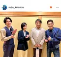 【写真】小林隆の誕生日を祝う佐藤隆太&山下美月＆柿澤勇人の4ショット