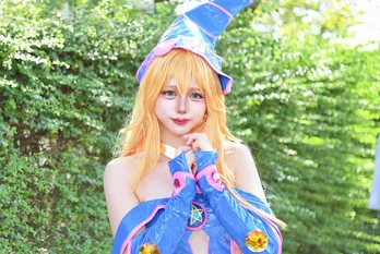 スタイル抜群の“ブラック・マジシャン・ガール”レイヤー…目元の再現にもこだわった「遊☆戯☆王」コスプレ＜TGS2025＞