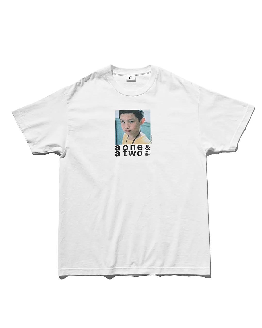 【写真】ヤンヤンの反抗的な目つきがかわいいオフィシャルTシャツ