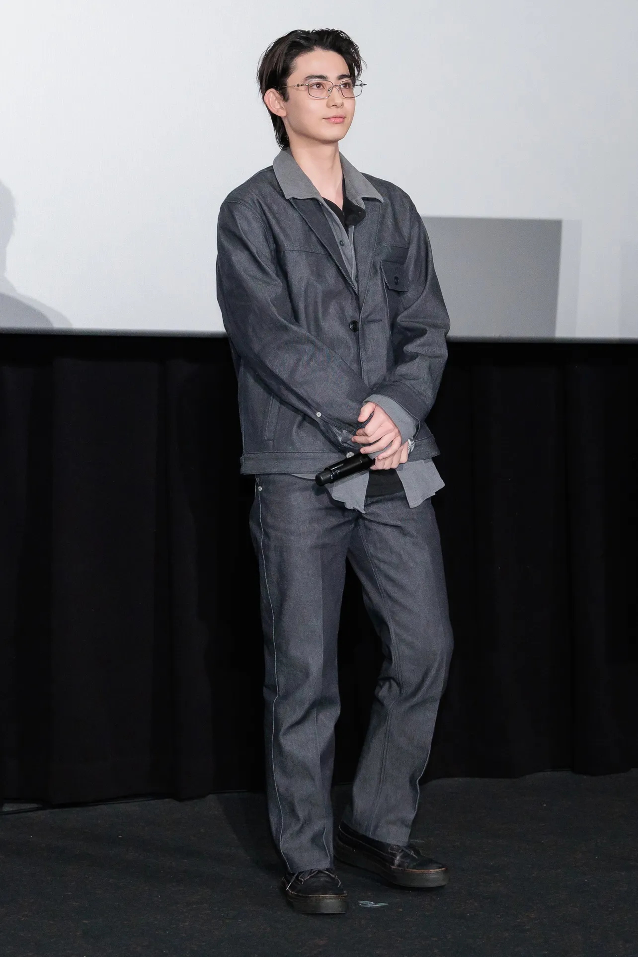 【全身写真】ダークな衣装でまとめた豊田裕大がカッコ良すぎ…！