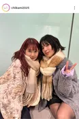 小野花梨＆石井杏奈、マフラーを巻いてラブラブツーショット