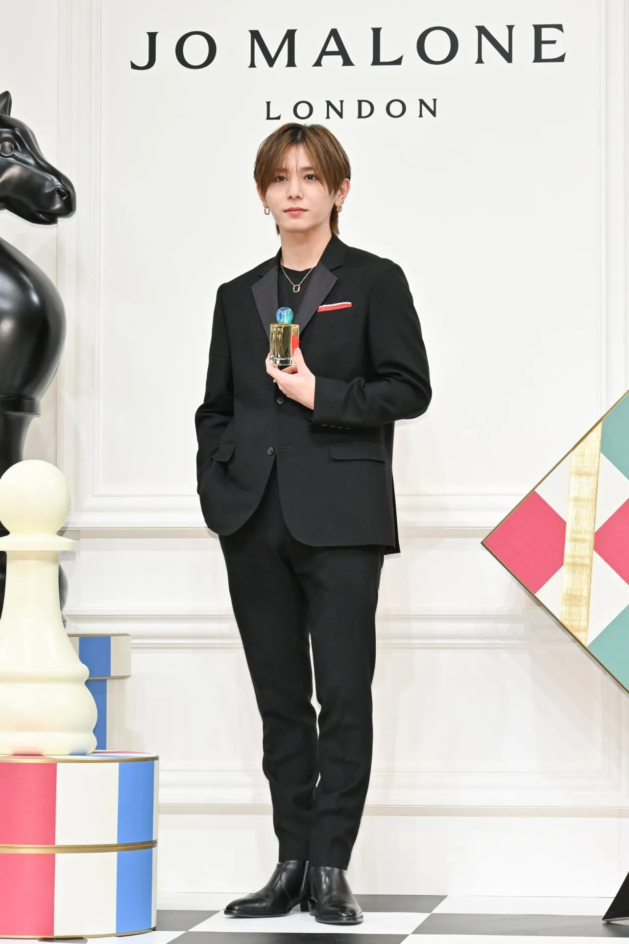 【写真】山田涼介、全身黒コーデ姿で登場