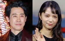 大泉洋＆宮崎あおいの2ショットに「この2人は夫婦に…」とファン切望　しらす丼を前に笑顔＜ちょっとだけエスパー＞