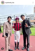 中川大志&吉沢悠、騎手ルメールとのレアなオフショットに「ルメさんかわいい」の声＜ザ・ロイヤルファミリー＞
