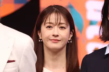 松本若菜が感謝…お茶目な馬のポーズ公開に「最高の日劇でした」の声<ザ・ロイヤルファミリー>