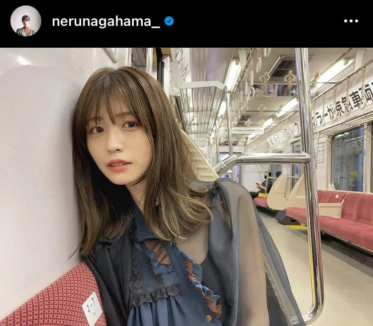 美しい瞳に吸い込まれそう…大人っぽい表情でカメラを見つめる長濱ねる