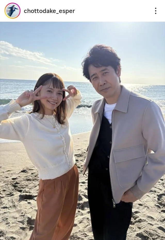 大泉洋&宮崎あおい、海を背景に江ノ島デートショット