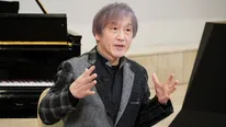 【写真】楽曲解説をする、都響音楽監督の大野和士氏