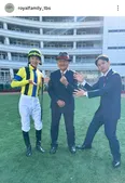 【写真】妻夫木聡、最終回に出演した騎手・坂井瑠星、調教師・矢作芳人とレアな3ショット