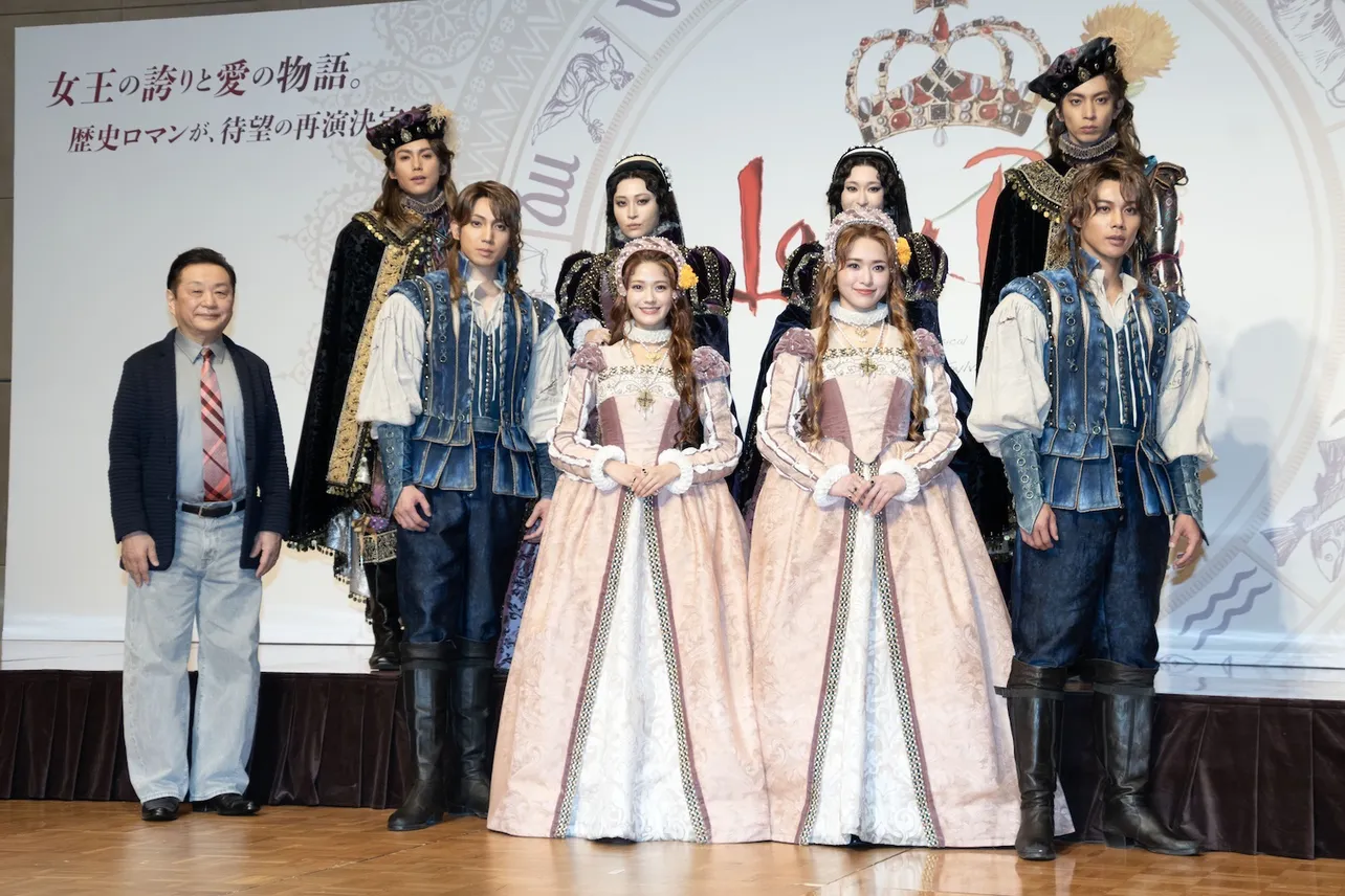 (前列左より)小池修一郎、有澤樟太郎、奥田いろは、小南満佑子、手島章斗、(後列左より)内海啓貴、丸山礼、有沙瞳、松島勇之介