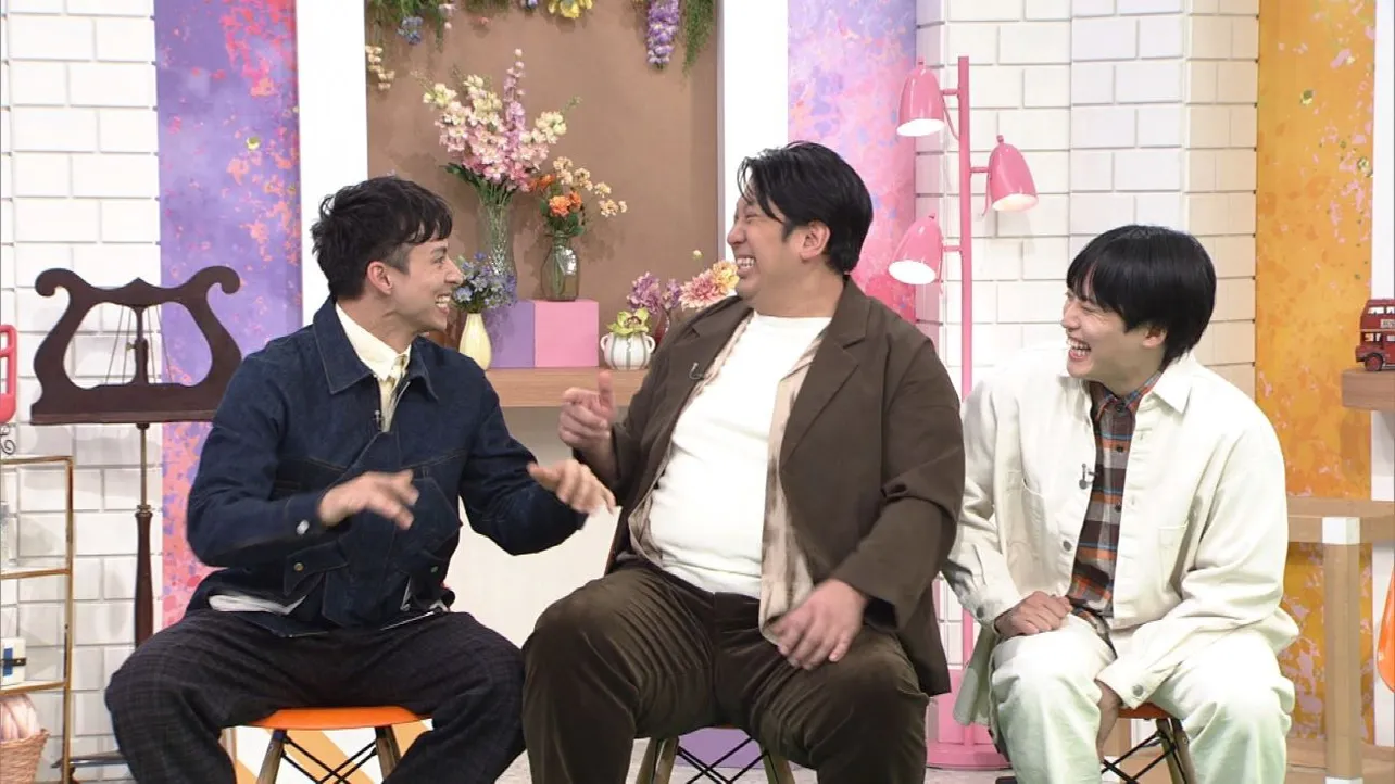 考察で盛り上がる満島とレインボー