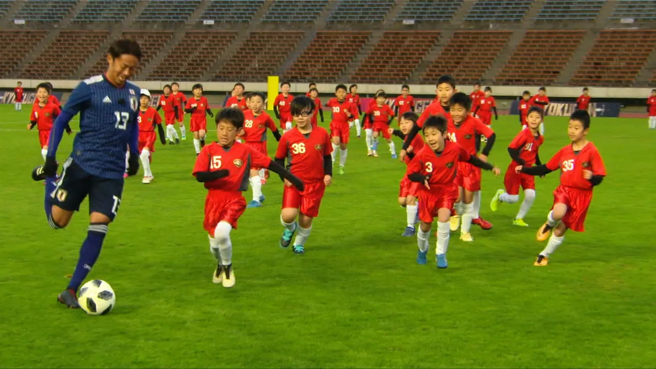 サッカー日本代表の清武弘嗣選手、井手口陽介選手、山口蛍選手はサッカー少年100人と対決