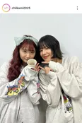 小野花梨＆石井杏奈、部屋着風のトレーナーでツーショット 