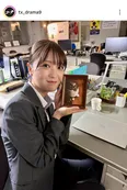 倉科カナ＆関口メンディー＆阿久津仁愛、撮影の合間にお茶目なポーズをするオフショットに「かわいい3ショットですね」と反響＜コーチ＞