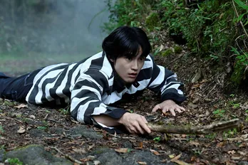 水上恒司“都成”、山の中で遠藤雄弥“龍二”に見つかり拘束される…バーガーショップを舞台にした青春群像ミステリーが完結＜シナントロープ 最終回＞