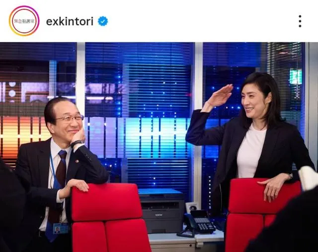 天海祐希&小日向文世、自然な笑顔が素敵な仲良しオフショット