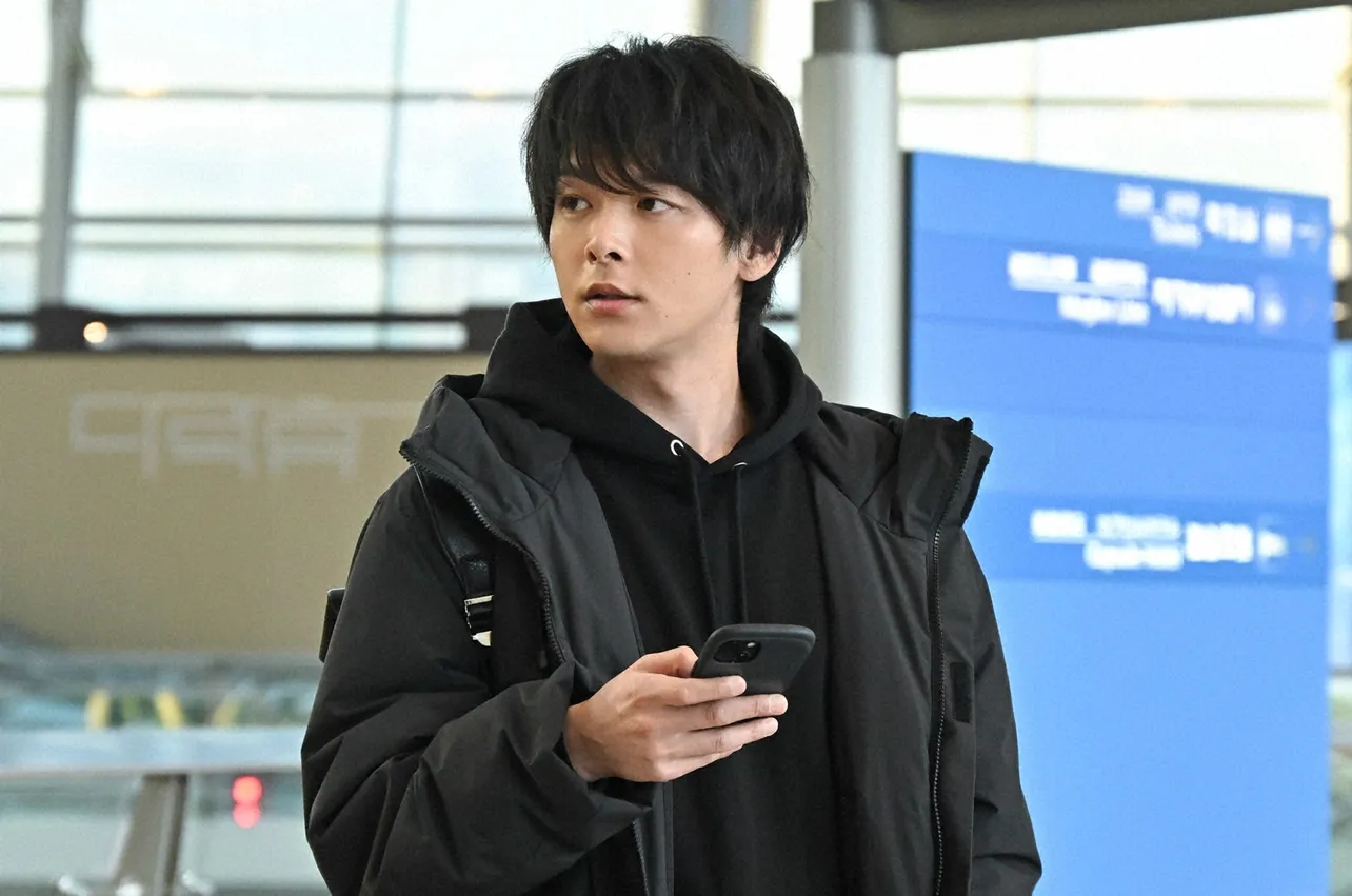 中村倫也演じる吾妻潤は、かつて天才と謳われた音楽プロデューサー